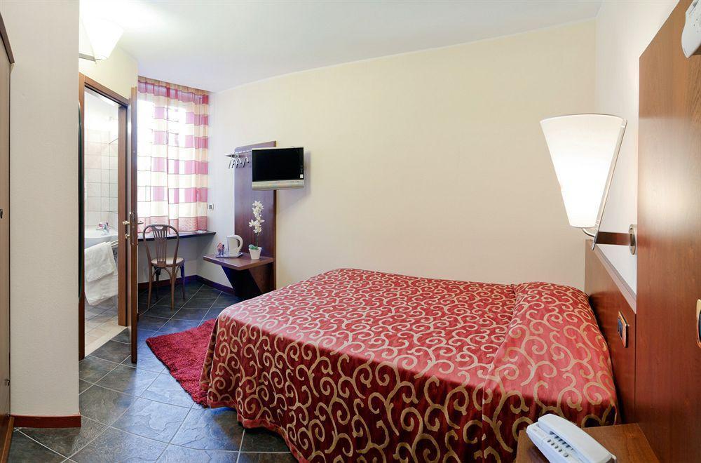 Antico Albergo Madonna Legnano Exterior photo