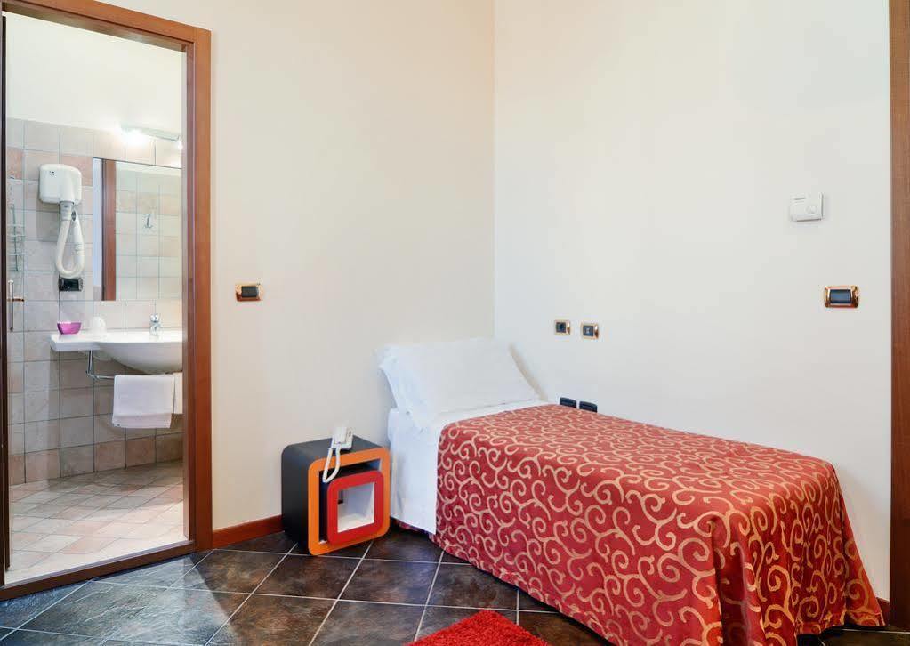 Antico Albergo Madonna Legnano Exterior photo