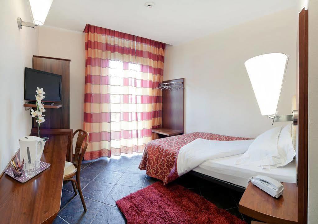 Antico Albergo Madonna Legnano Exterior photo